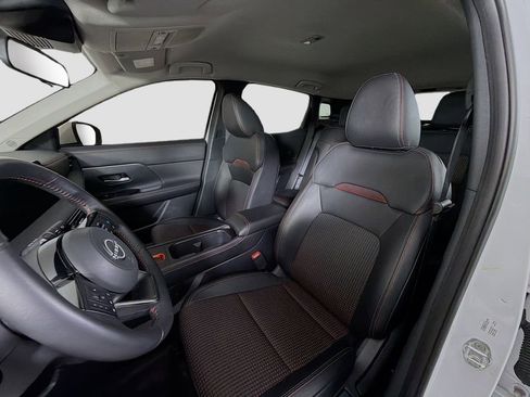 Used 2025 Nissan Kicks SR FWD image 13
