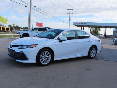 Used 2024 Toyota Camry LE image 10