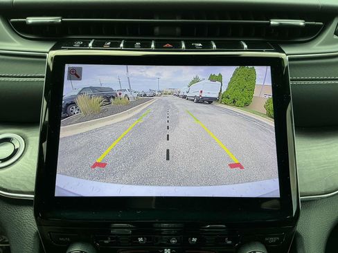 Used 2024 Jeep Grand Cherokee L Overland w/ Luxury Tech Group IV image 21