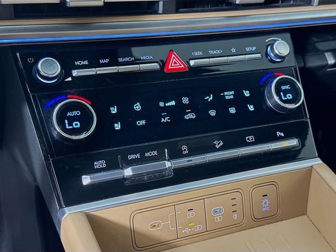 Used 2025 Hyundai Santa Fe Limited image 24