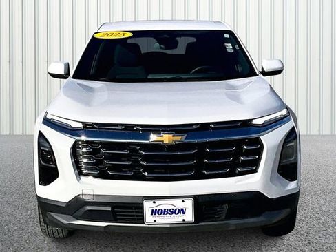 Used 2025 Chevrolet Equinox LT image 3