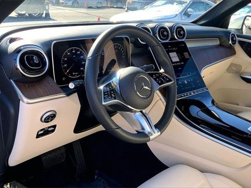 Used 2025 Mercedes-Benz GLC 350e 4MATIC image 14