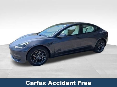 Used 2023 Tesla Model 3 Standard Range image 2
