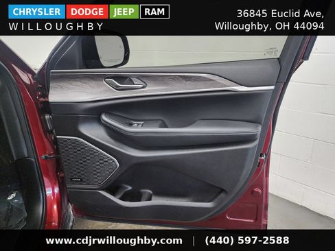 Used 2024 Jeep Grand Cherokee L Limited AWD/4WD image 38