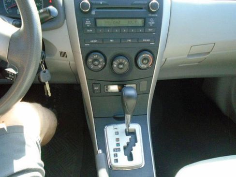 Used 2010 Toyota Corolla LE FWD image 13