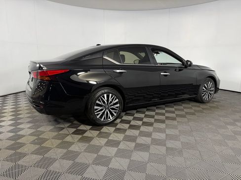 Used 2025 Nissan Altima 2.5 SV FWD image 8