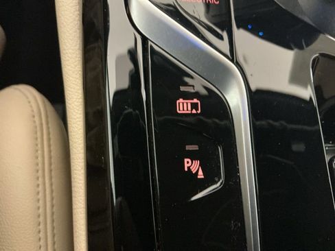 Certified 2023 BMW 530e xDrive w/ Premium Package image 14