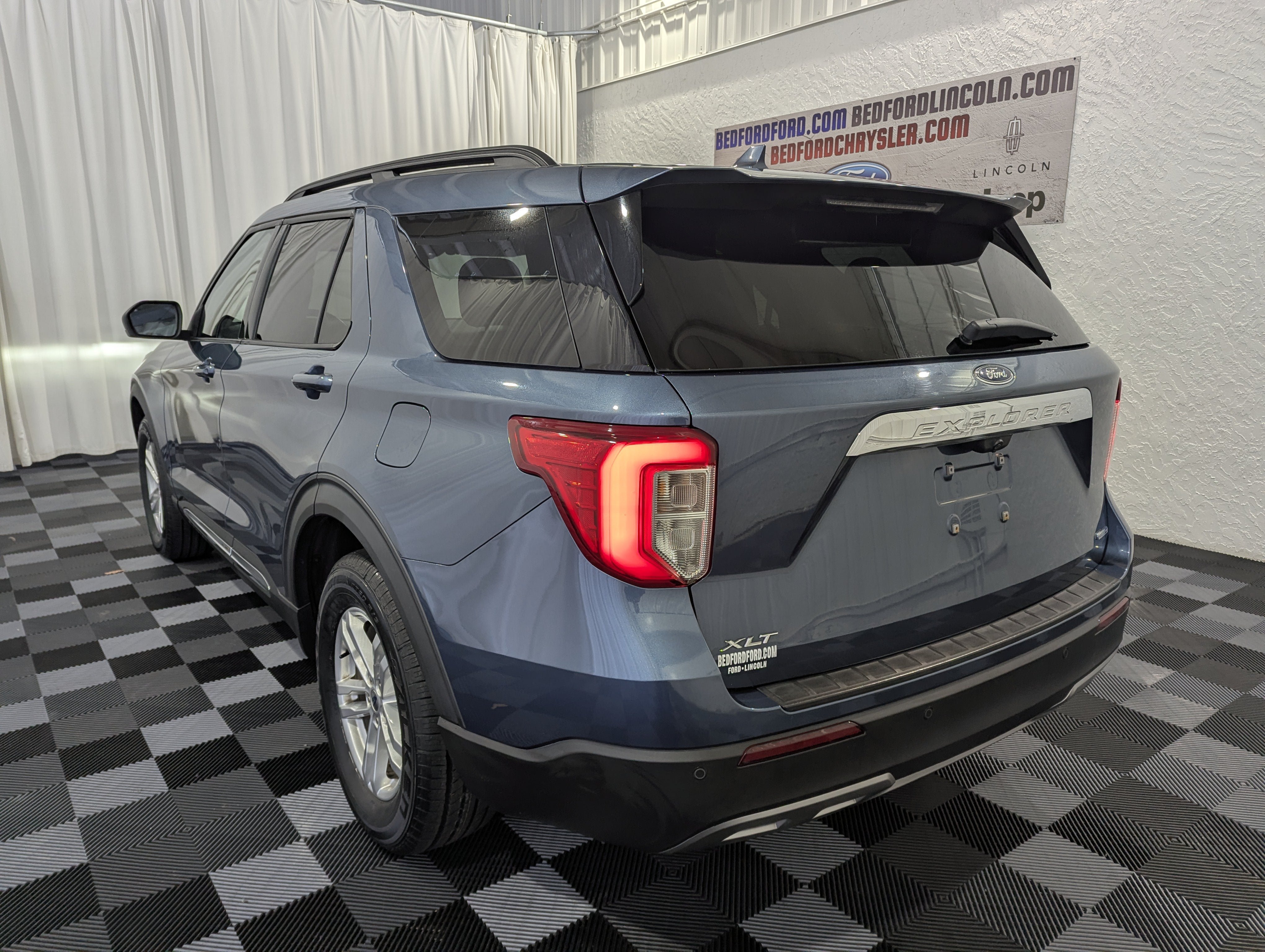 Used 2020 Ford Explorer XLT w/ Equipment Group 202A AWD/4WD image 11