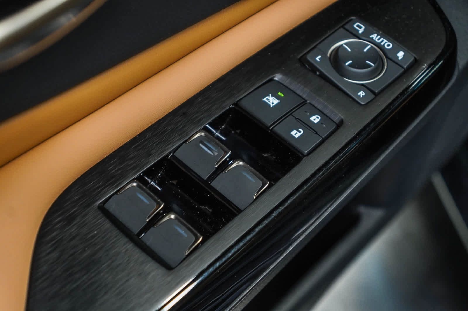 Used 2025 Lexus ES 300h w/ Premium Package FWD image 19