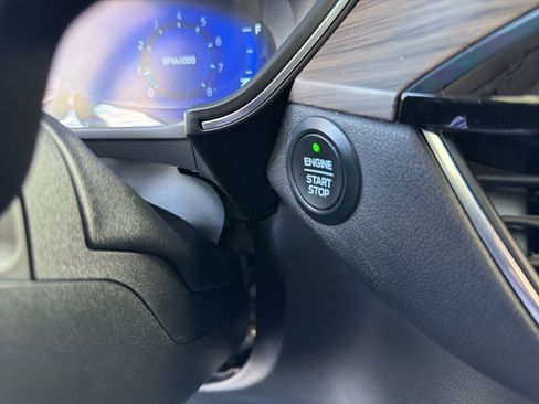 Used 2020 Ford Escape Titanium image 32