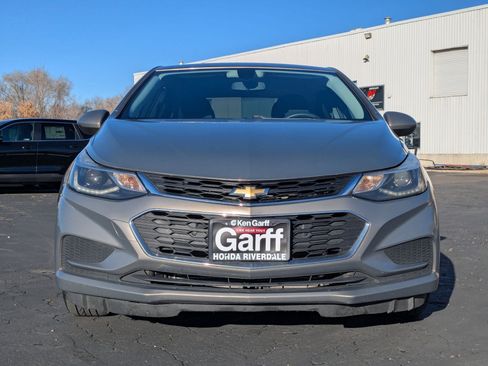 Used 2017 Chevrolet Cruze LT w/ Convenience Package image 11