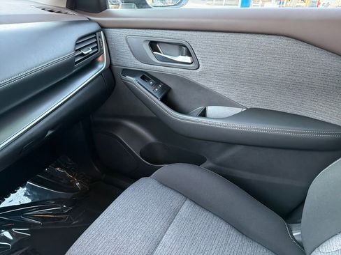 Used 2023 Nissan Rogue SV image 30