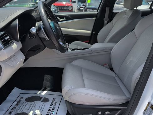 Used 2025 Genesis G70 2.5T AWD/4WD image 8