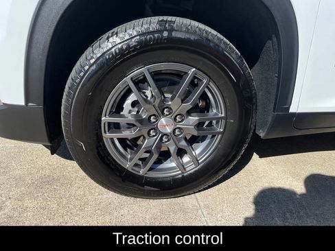 Used 2025 GMC Acadia Elevation image 25