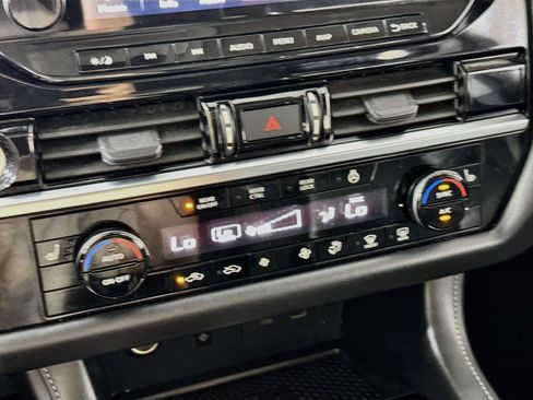 Used 2023 Nissan Pathfinder SL w/ SL Premium Package image 19