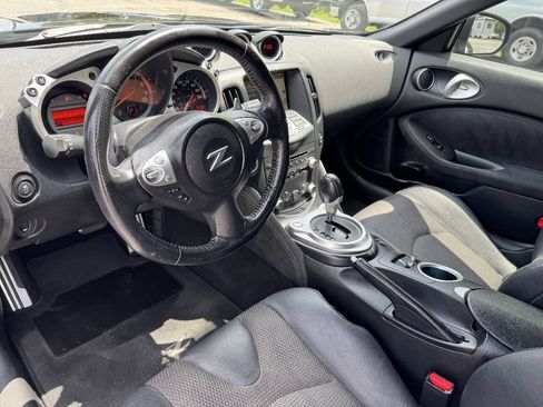 Used 2015 Nissan 370Z Touring RWD image 22