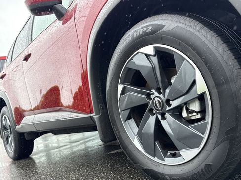 Certified 2025 Nissan Rogue SV image 8