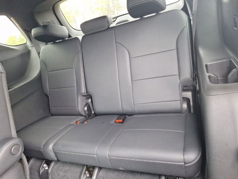 Used 2025 Chevrolet Traverse LT image 25