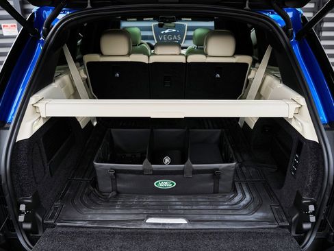 Used 2025 Land Rover Range Rover Long Wheelbase SE image 15