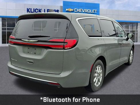 Used 2023 Chrysler Pacifica Touring-L image 8