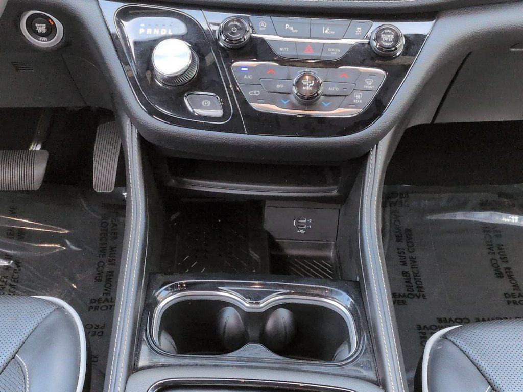 Used 2026 Chrysler Pacifica Limited FWD image 19