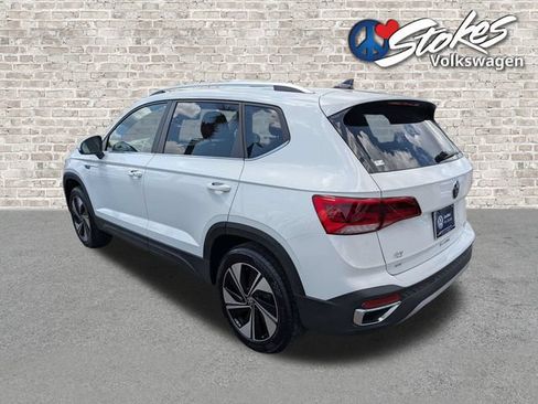 Certified 2024 Volkswagen Taos SE w/ Panoramic Sunroof Package AWD/4WD image 6