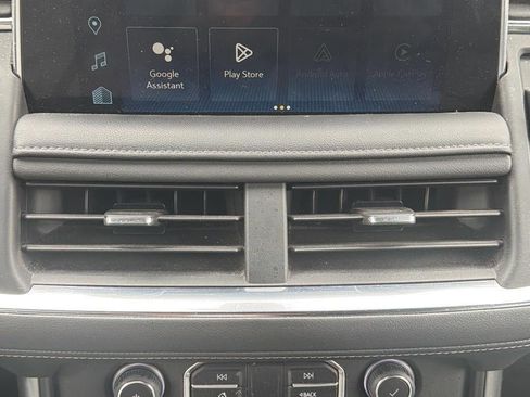 Used 2022 Chevrolet Suburban Z71 image 16