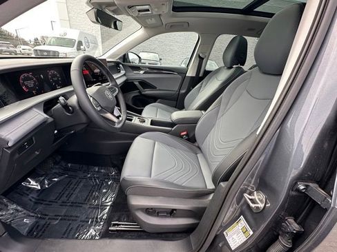 Certified 2025 Volkswagen Tiguan SE w/ Panoramic Sunroof Package AWD/4WD image 26