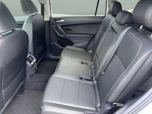 Used 2021 Volkswagen Tiguan SE w/ Panoramic Sunroof Package AWD/4WD image 20