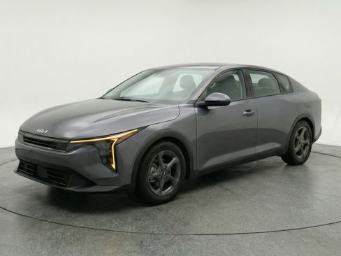 Used 2025 Kia K4 FWD image 3