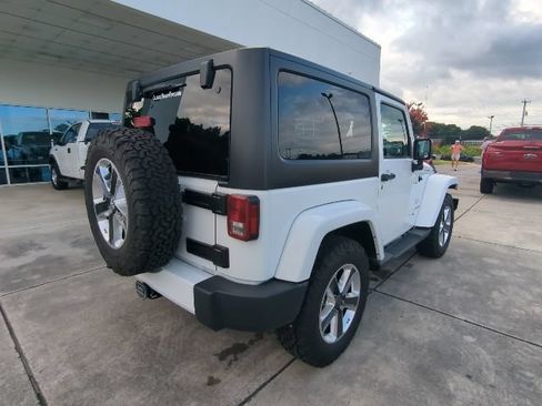Used 2016 Jeep Wrangler Sahara w/ Connectivity Group AWD/4WD image 7