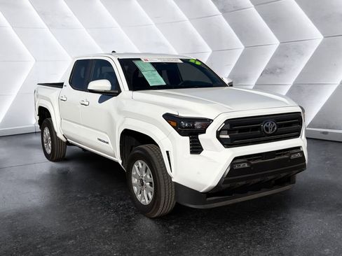Used 2025 Toyota Tacoma SR5 image 1
