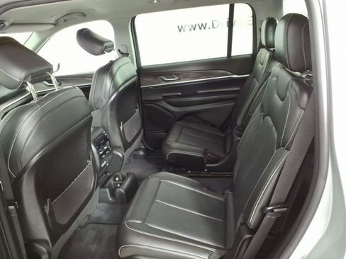 Used 2023 Jeep Grand Cherokee L Limited image 9