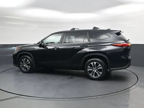 Used 2023 Toyota Highlander XLE AWD/4WD image 6