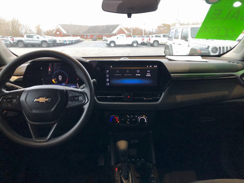 Used 2024 Chevrolet TrailBlazer LS w/ LS Convenience Package image 16
