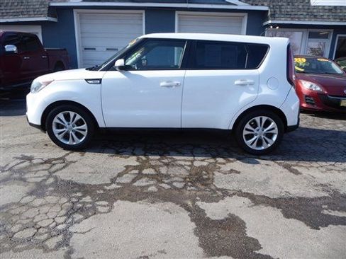 Used 2014 Kia Soul + image 2