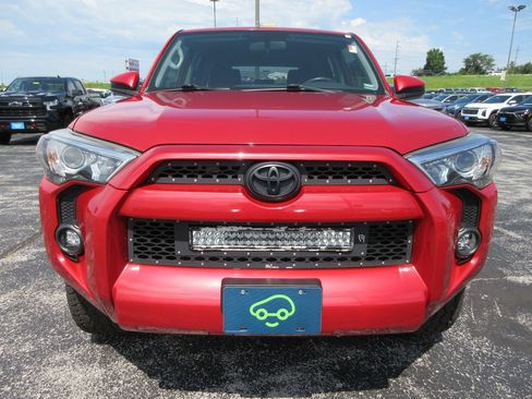 Used 2018 Toyota 4Runner SR5 AWD/4WD image 8