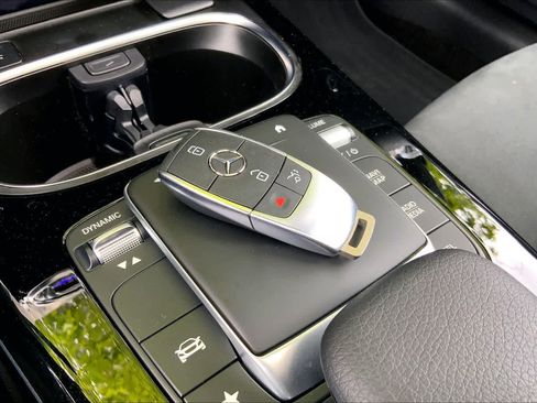 Used 2023 Mercedes-Benz CLA 250 4MATIC image 29