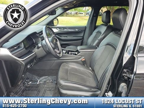 Used 2022 Jeep Grand Cherokee L Laredo image 9
