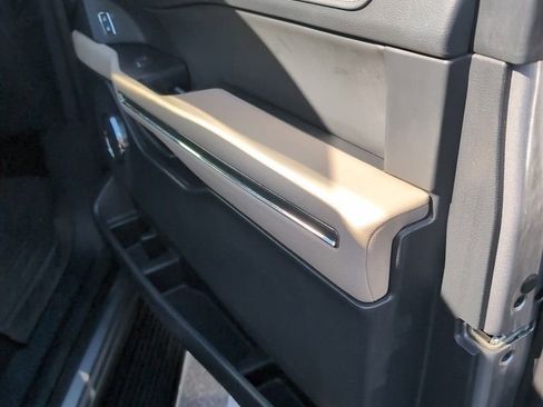 Used 2022 Ford Expedition XLT image 9