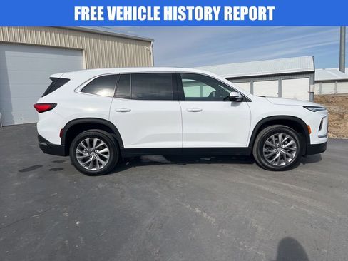 Used 2025 Buick Enclave Preferred image 3