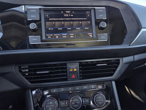 Used 2024 Volkswagen Jetta SE image 9