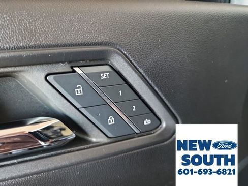 Used 2024 GMC Canyon AT4 w/ AT4 Premium Package image 11