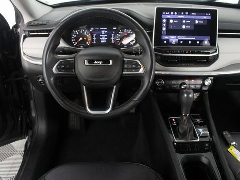 Used 2022 Jeep Compass Limited image 10