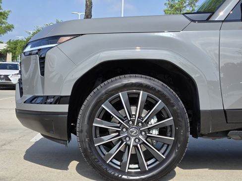 Used 2025 Lexus GX 550 w/ Accessory Package (2T) image 15