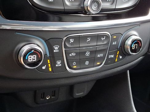 Certified 2023 Chevrolet Traverse LT image 17