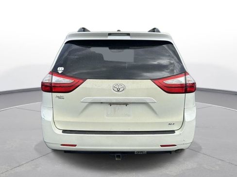 Used 2015 Toyota Sienna XLE FWD image 7