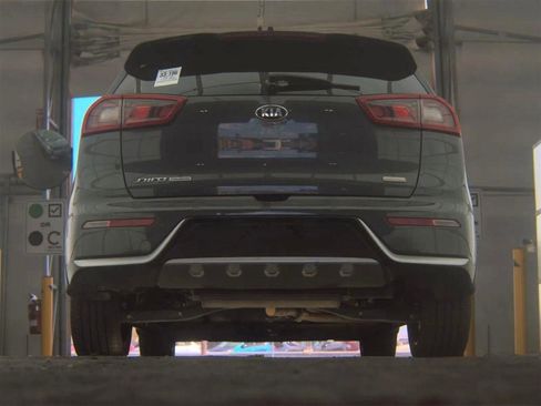 Used 2018 Kia Niro EX w/ Option Group 020 FWD image 7