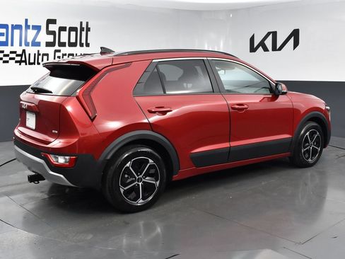 Used 2025 Kia Niro EX FWD image 5