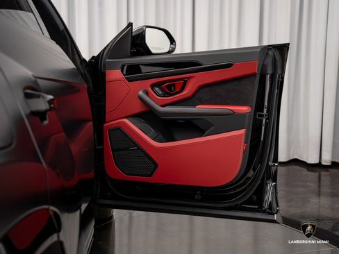 Used 2024 Lamborghini Urus S image 37